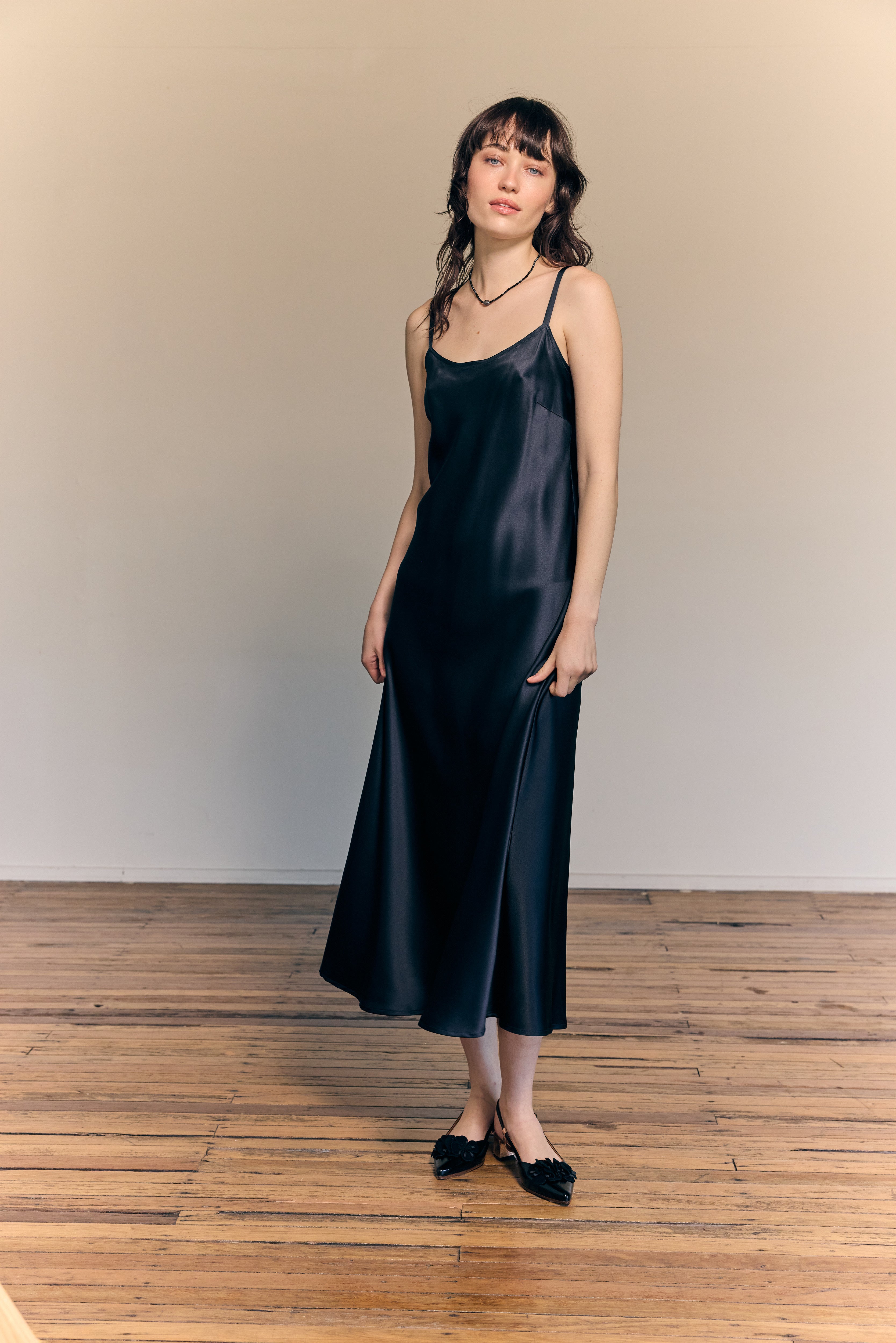 Vestido lencero Sophia de satén de seda Midnight