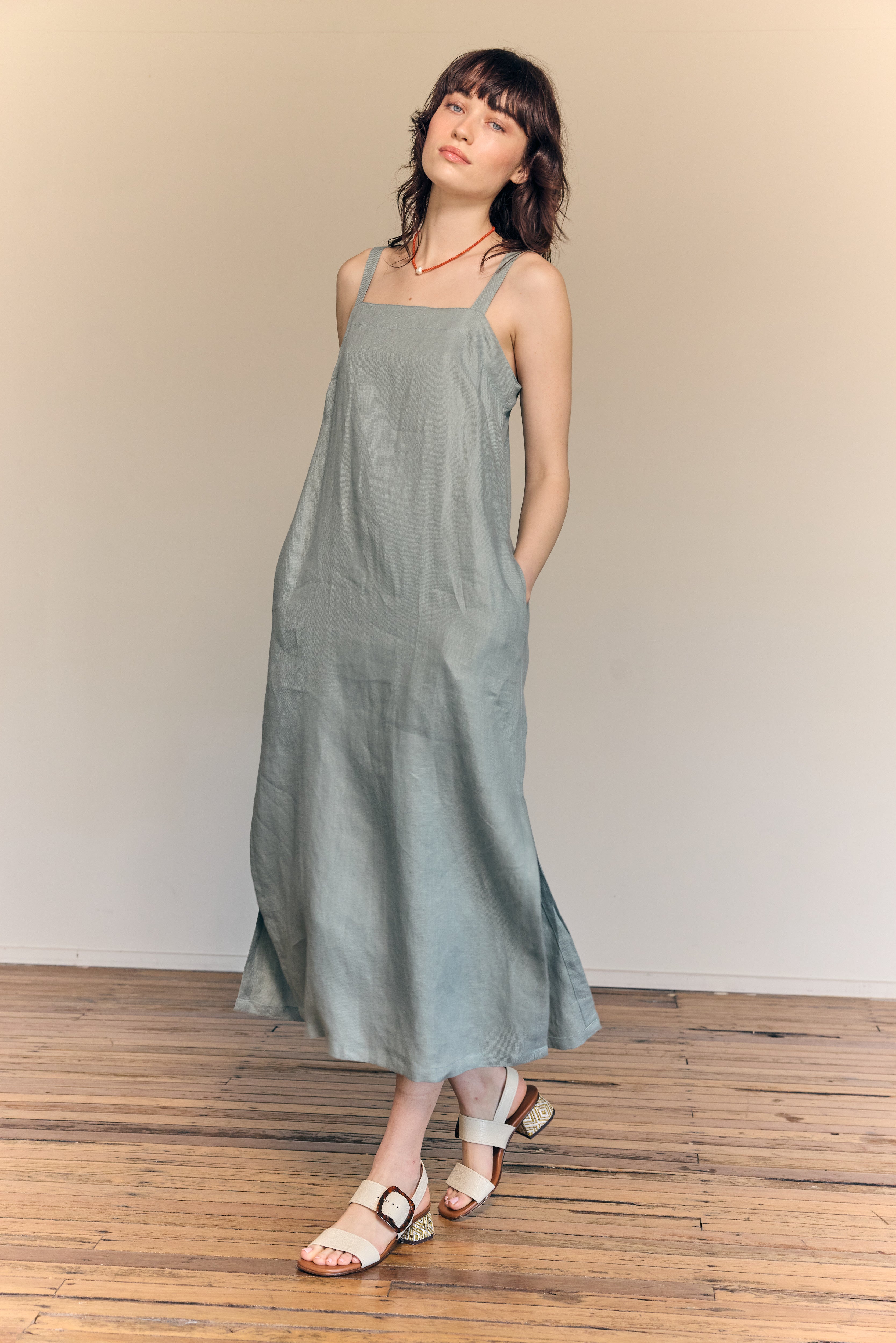 Vestido largo Elsa de lino color verde espuma de mar