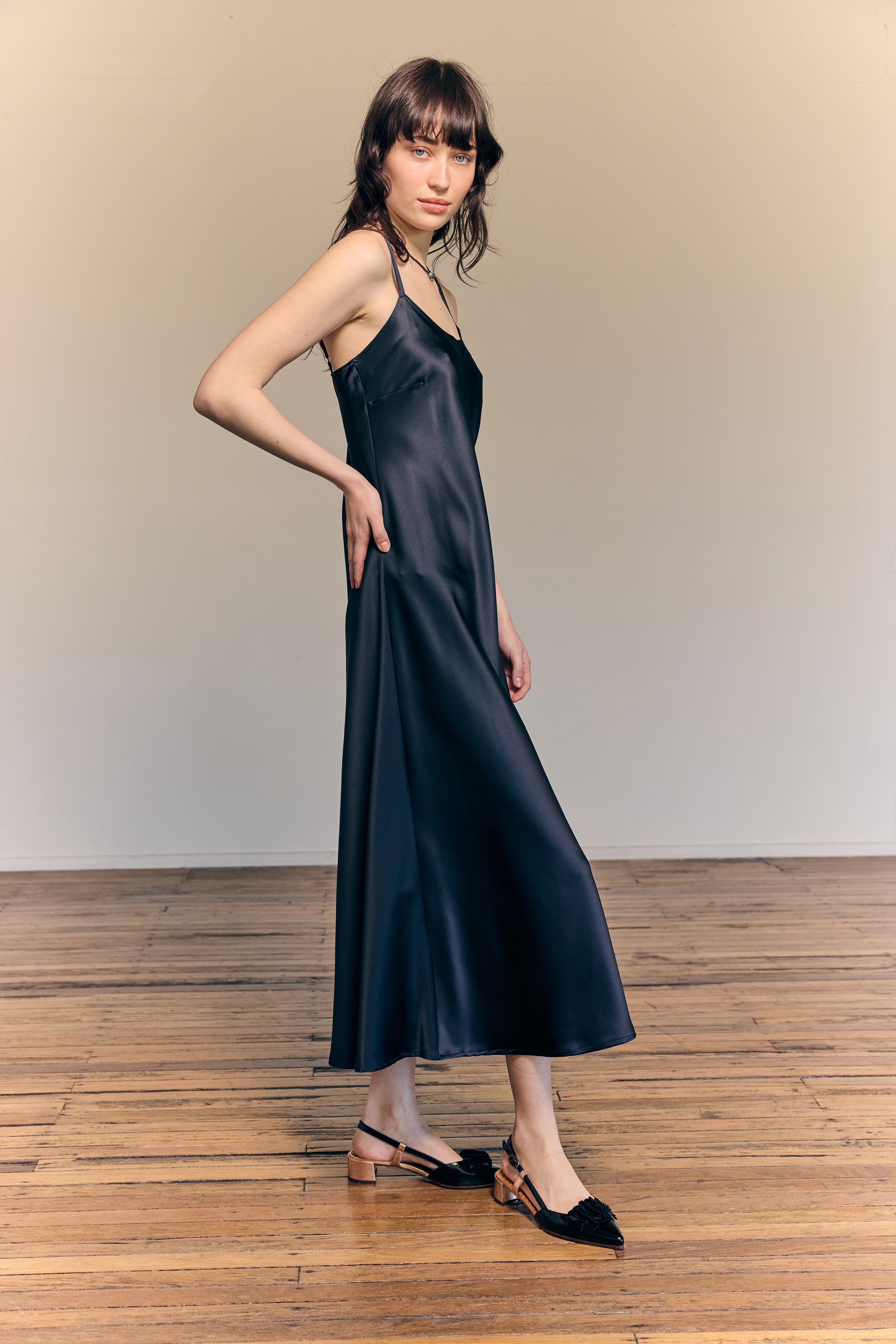 Vestido lencero Sophia de satén de seda Midnight